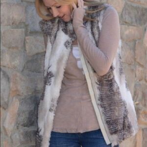 cabi Aspen Faux Fur zip front Vest